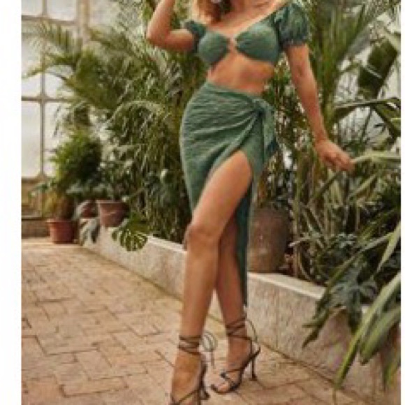 Green Textured Dress with Ring Detail - Picture 2 of 2